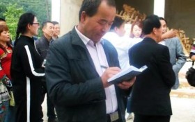 甘肃农民作家写50万字为家乡立传：曾做保洁攒印刷费